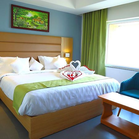 Abhayaa Hotel ヴィシャーカパトナム エクステリア 写真