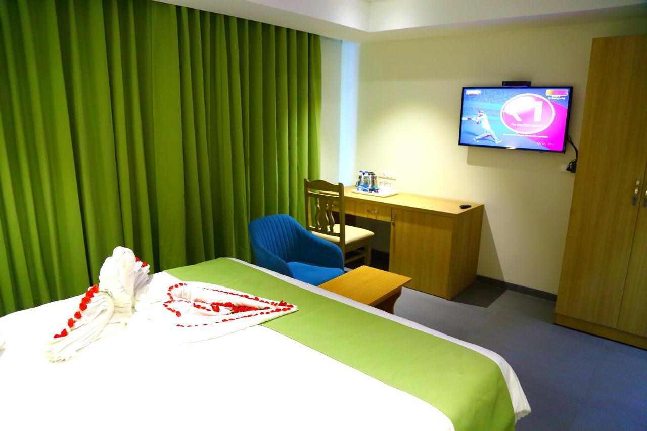 Abhayaa Hotel ヴィシャーカパトナム エクステリア 写真