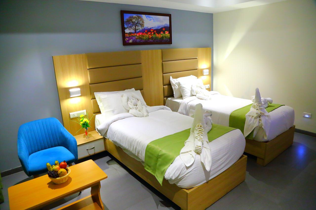 Abhayaa Hotel ヴィシャーカパトナム エクステリア 写真
