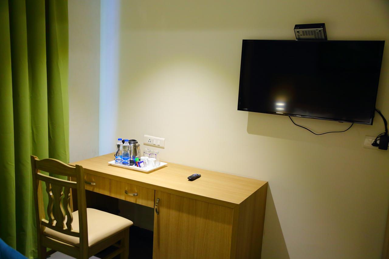 Abhayaa Hotel ヴィシャーカパトナム エクステリア 写真