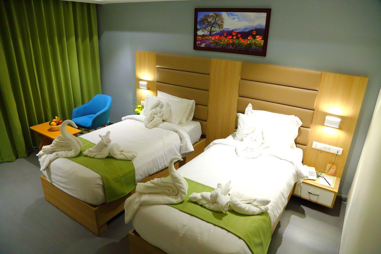 Abhayaa Hotel ヴィシャーカパトナム エクステリア 写真