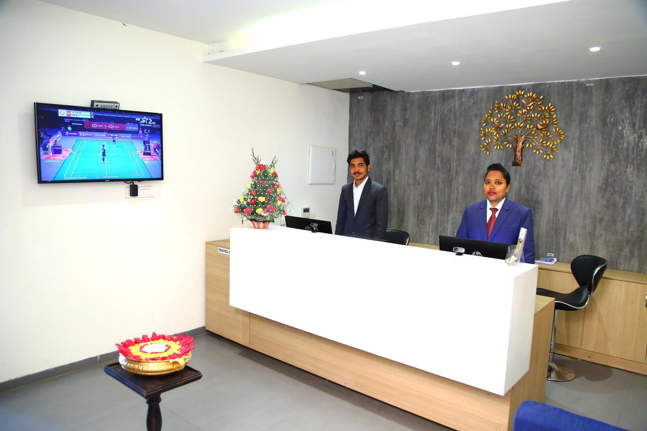 Abhayaa Hotel ヴィシャーカパトナム エクステリア 写真
